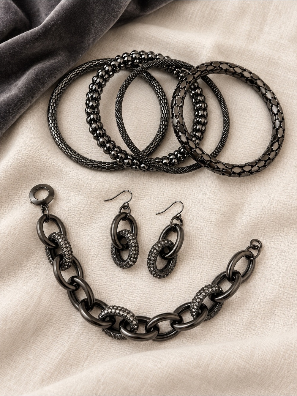 Source Unknown Gunmetal Black Bracelet and Earring Jewelry Set